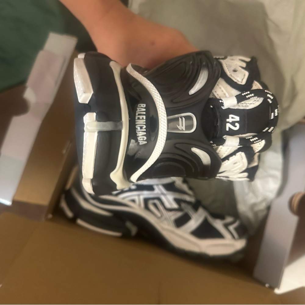 Balenciaga White and Black - Picture 7 of 13